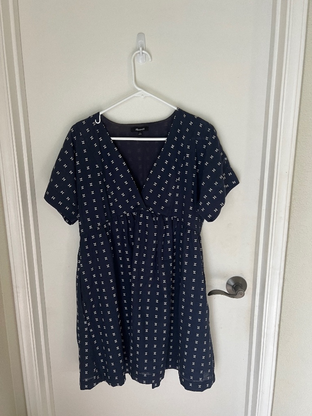 Madewell V-Neck Dolman-Sleeve Mini Dress in Textured Dot - Size M